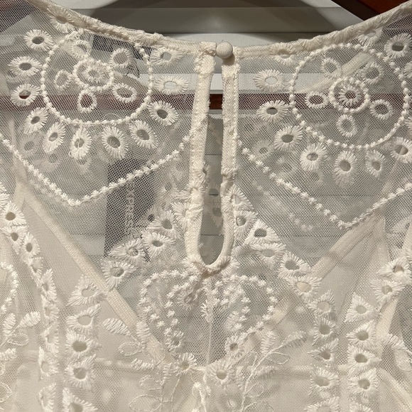 NWT Express Women’s Light Cream/White Embroidered Lace Top size small - Picture 7 of 10